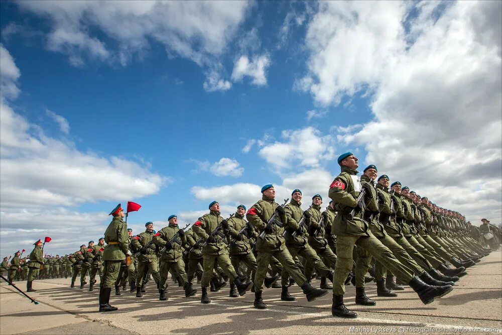 Сухопутная рота. Строй солдат. Солдаты России. Военный в строю. Солдаты в строю.