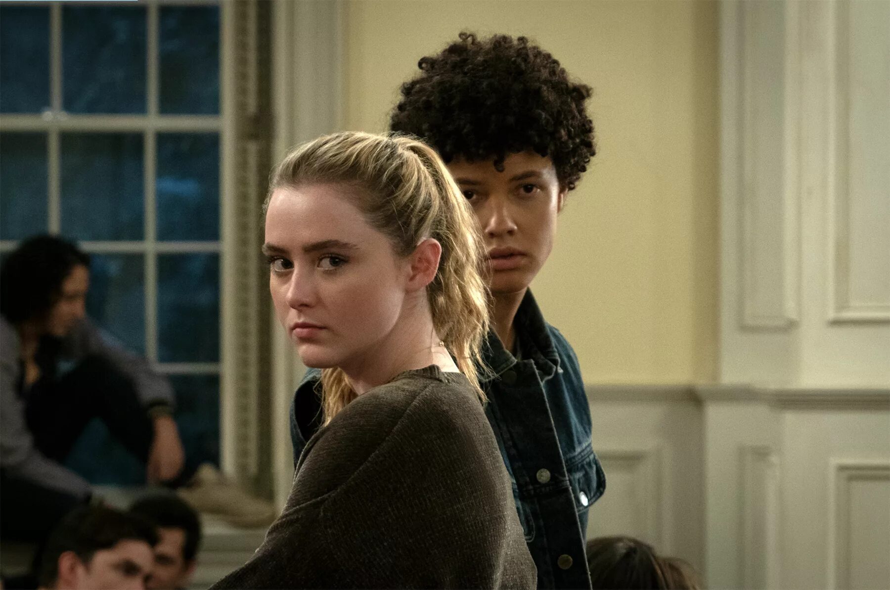 Топ детективов нетфликс. Сериал общество от нетфликс. общество the society 2019. нулевой пациент сериал нетфликс. сериал от нетфликс 2019.