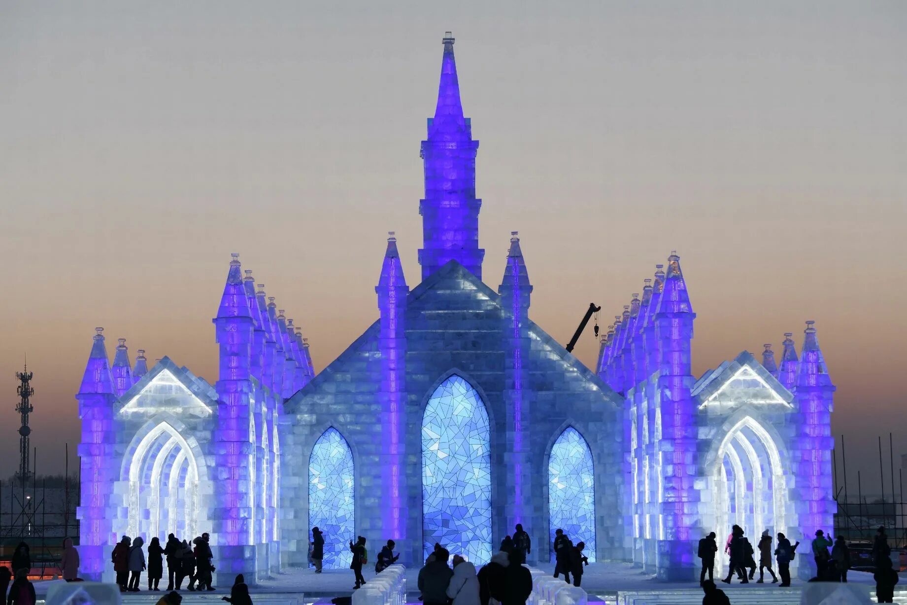 Харбин лед. Harbin ice festival. harbin ice and snow festival. харбинский фестиваль льда и снега 2019. ледяной замок в китай.