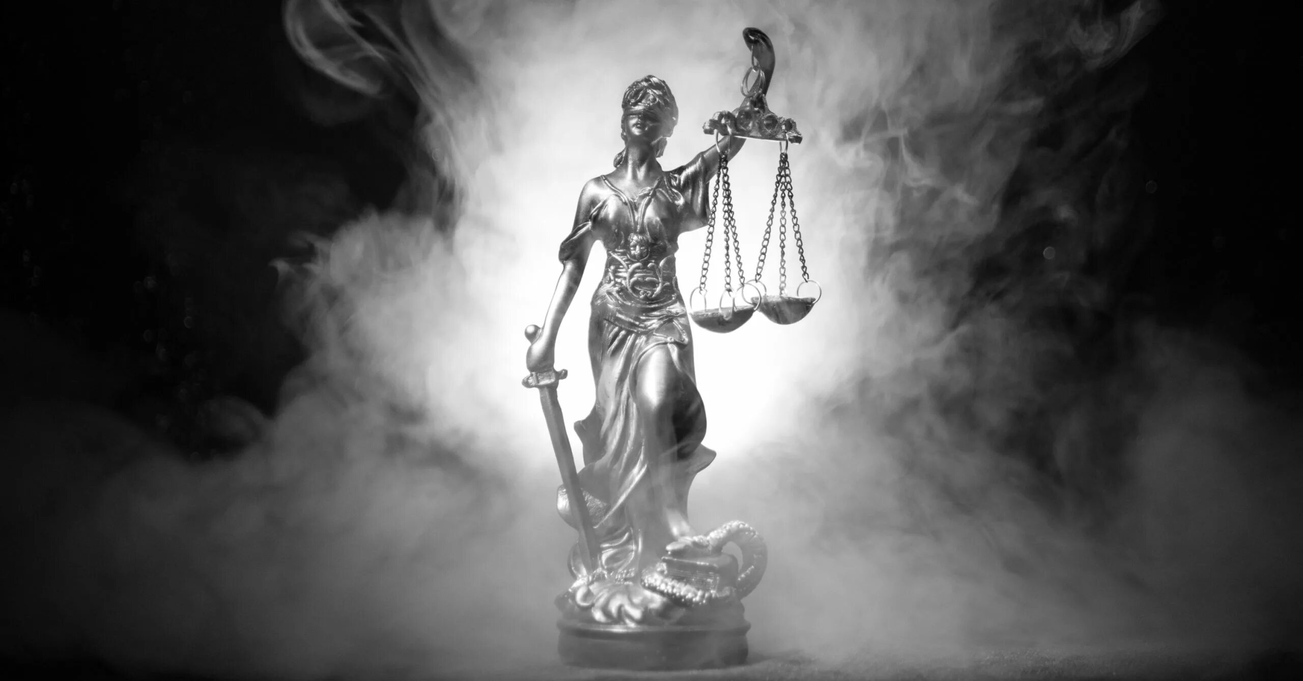 Фемида богиня древней греции. Изображающие правосудие. Богиня равновесия. Символ правосудия богиня фемида. Изображающие правосудие.