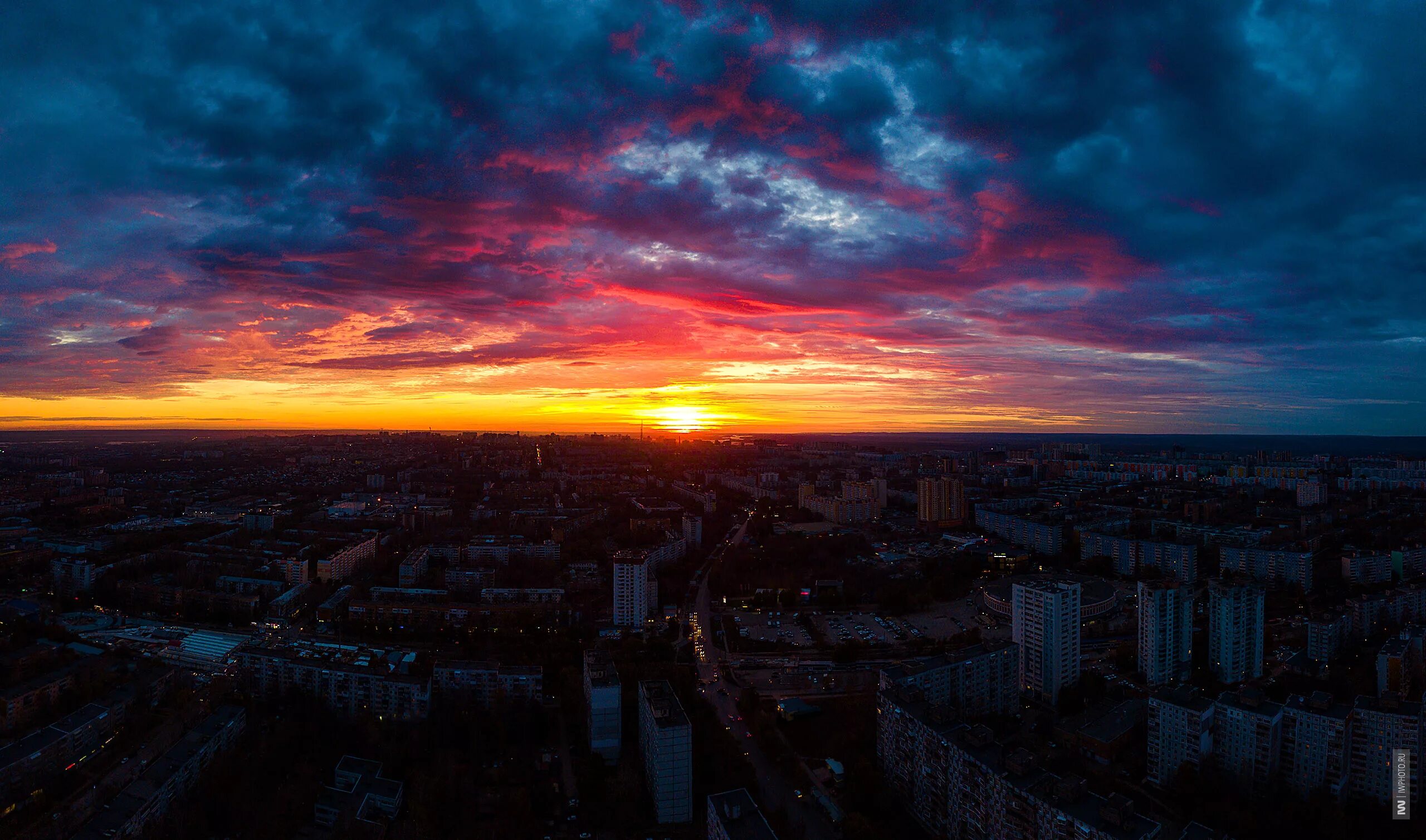 Рассвет Самара. Закат в Самаре. Закат над городом. Красивый закат над городом.