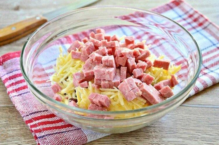 Салат с колбасным сыром рецепты с фото Салат с колбасой яйцами и сыром: найдено 79 изображений