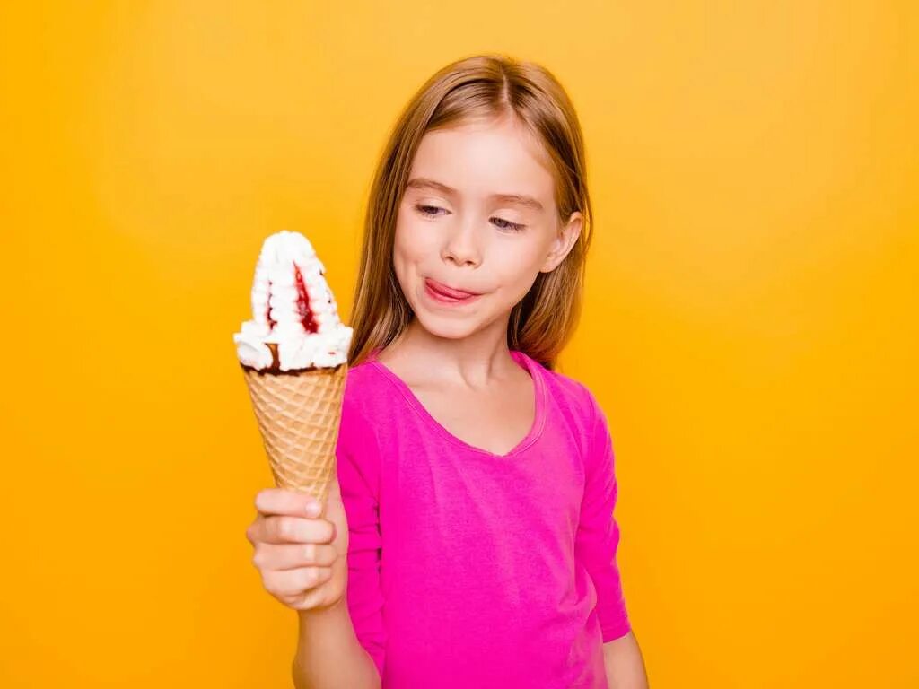 Космическая мороженка. Девочка с мороженым. Мечтаю о мороженом. Мечтаю о мороженом. Мороженое.