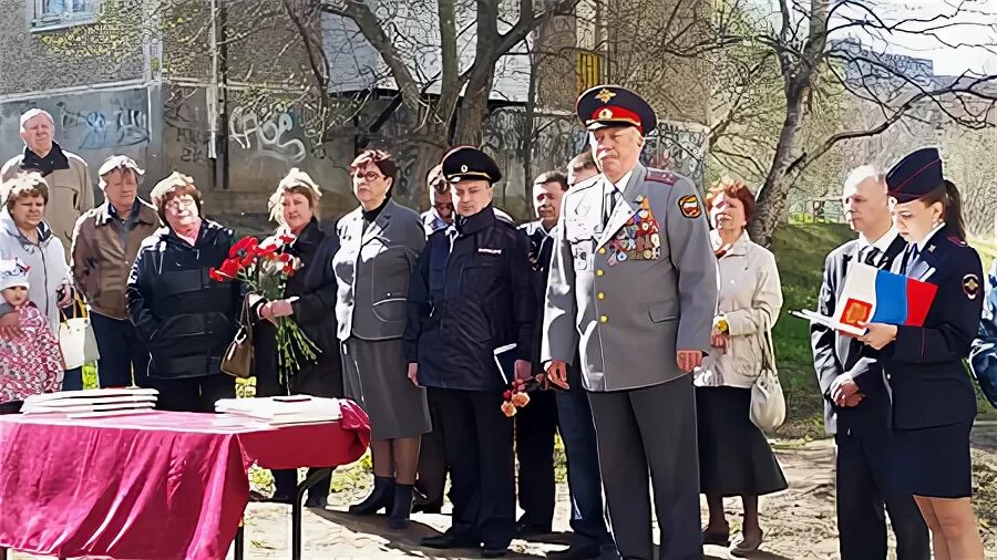 Милиционер власов пермь. Школа милиционера Власова Пермь. Школа милиции Власова. Улица милиционера Власова.