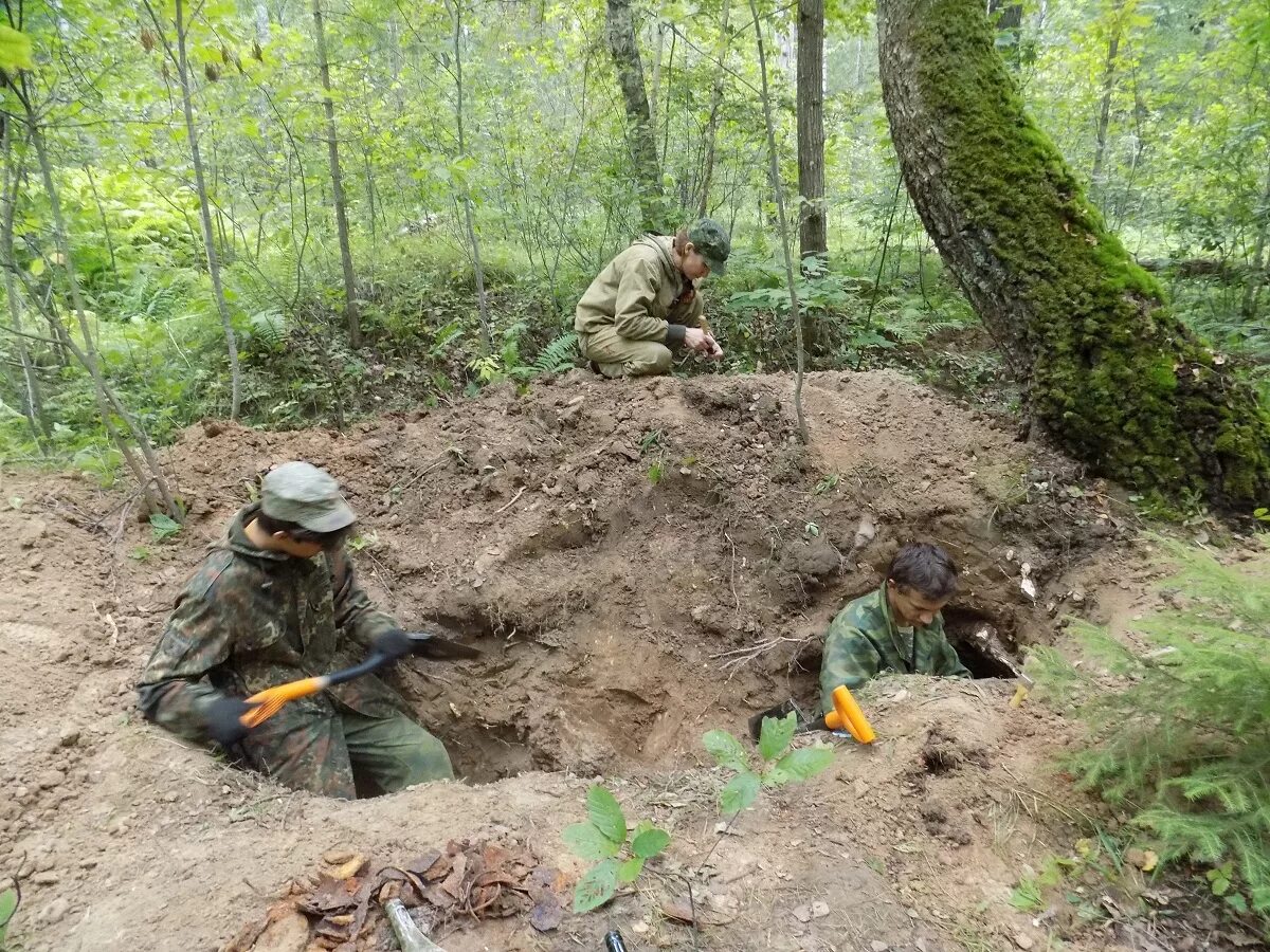 егерь в лесу. хищник 1987 камуфляж. жизнь в лесу. следопыт в лесу. следопыт в лесу.