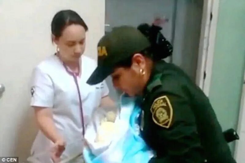 Полицейский для детей. Полиция нашла ребенка. Полиция бросила ребенка. Истязании 11-летнего мальчика. Полиция бросила ребенка.