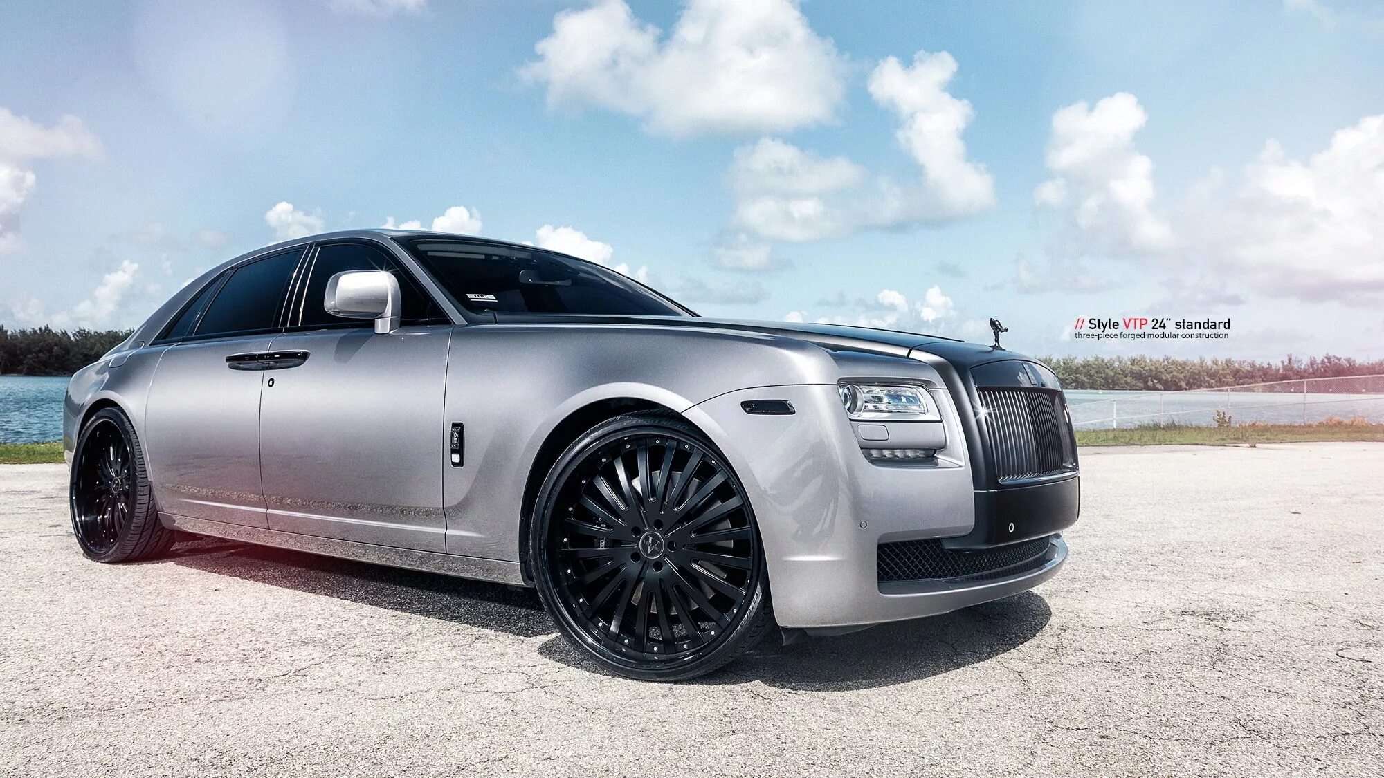 Диски роллс. Rolls Royce Ghost. Rolls Royce Ghost колеса. Rolls Royce Ghost Wheels Black. Rolls Royce Ghost r22.