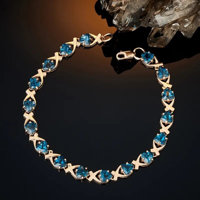 топазы фото украшений. украшения с топазом лондон блю. топаз камень изделия. украшения из топаза. украшения с неограненными камнями.