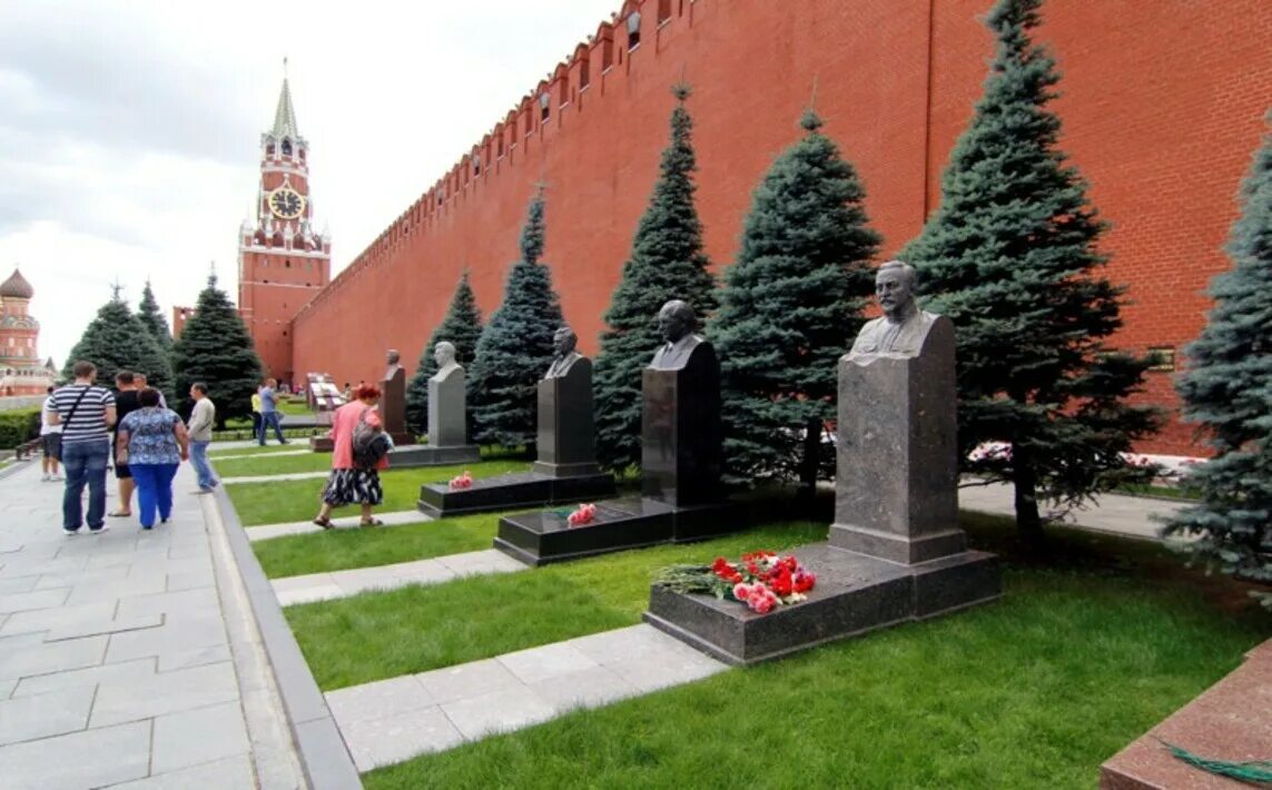 Захоронение в красном