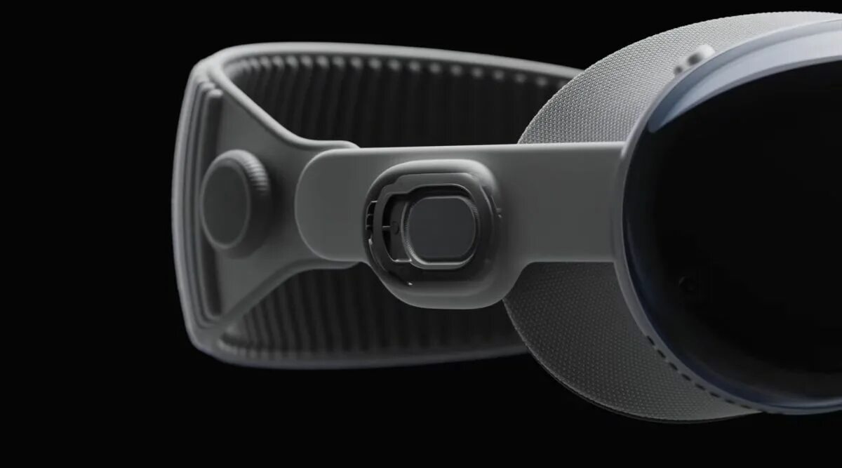 Шлем apple vision pro. Гарнитура дополненной реальности apple vision pro. Apple vision pro на улице. Гарнитура дополненной реальности apple vision pro. Очки дополненной реальности apple.