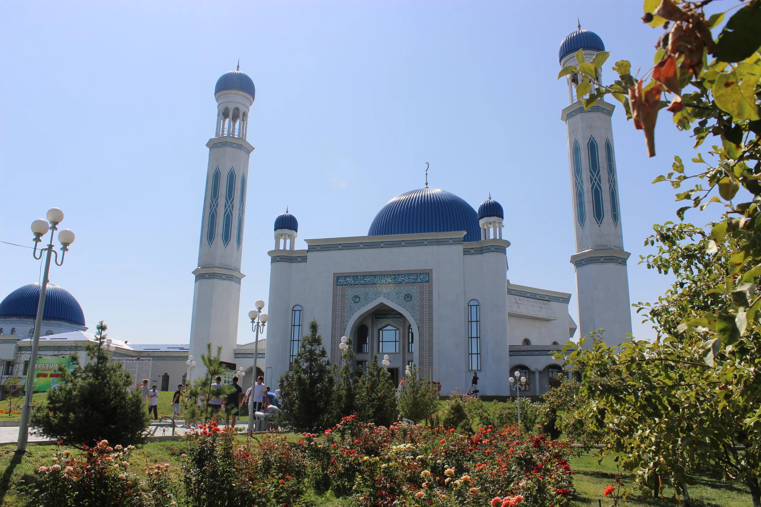 Тараз жамбылская область. Мечеть Тарази Хибатулла. Мечеть в городе Тараз. Курбан айт Бишкек 2022 мечеть. Природа Тараза.