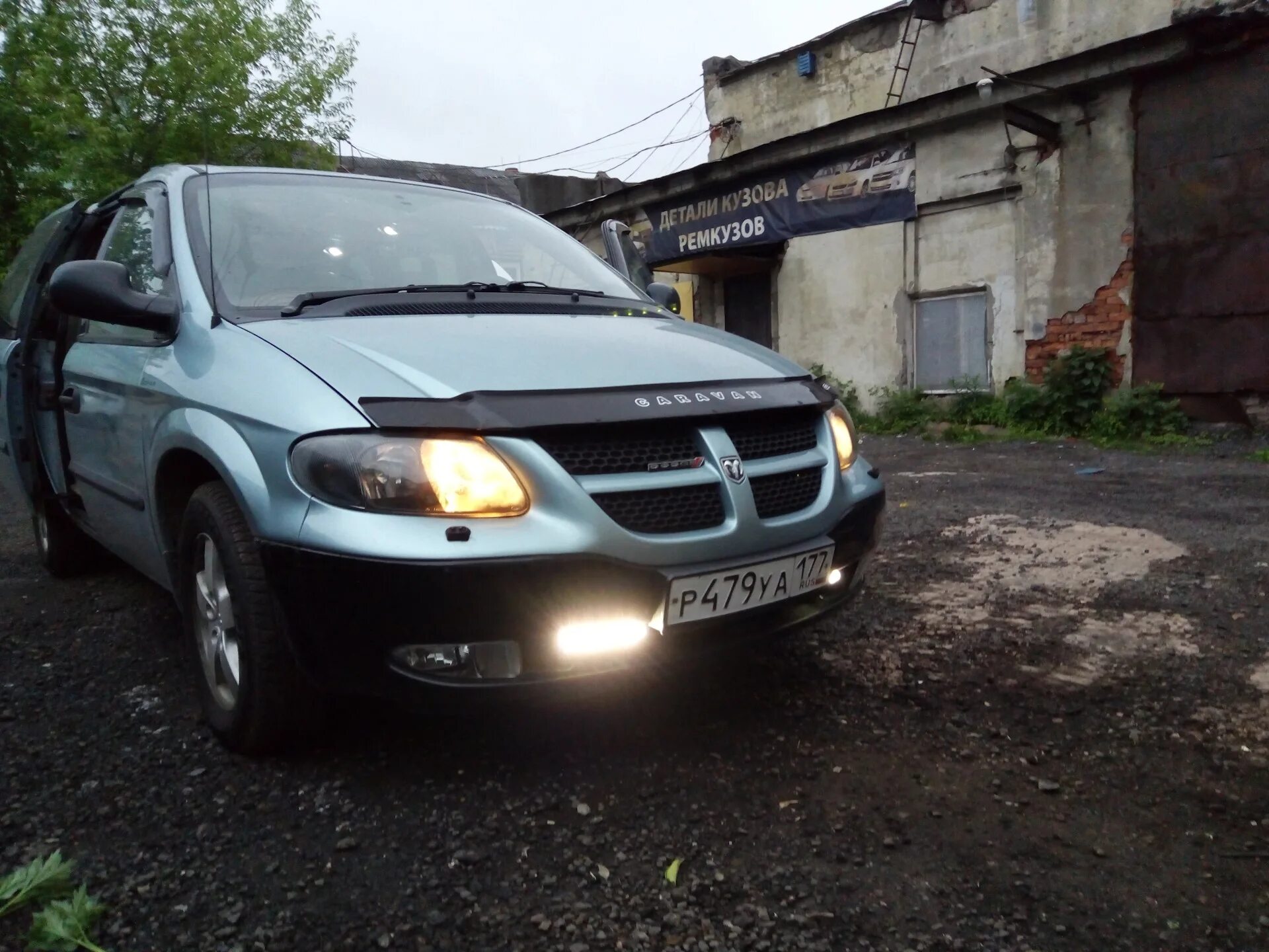 Додж Караван 4 поколения. Dodge Caravan 4 ПТФ. Фары dodge Caravan 4. Додж Караван 2005г. Фары караван 4