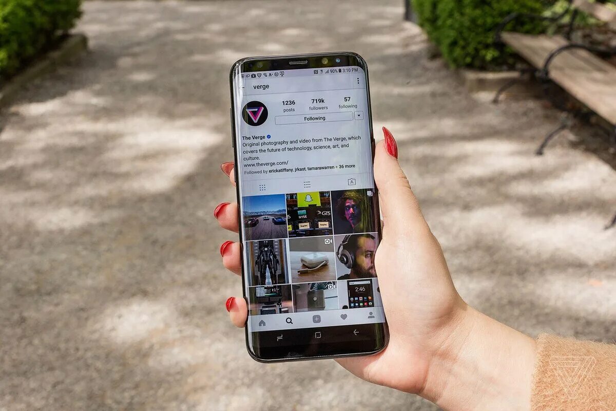 Видео с телефона в инстаграм. Инстаграм. Платформа Инстаграм. Популярный профиль для телефона. Телефон Verge.