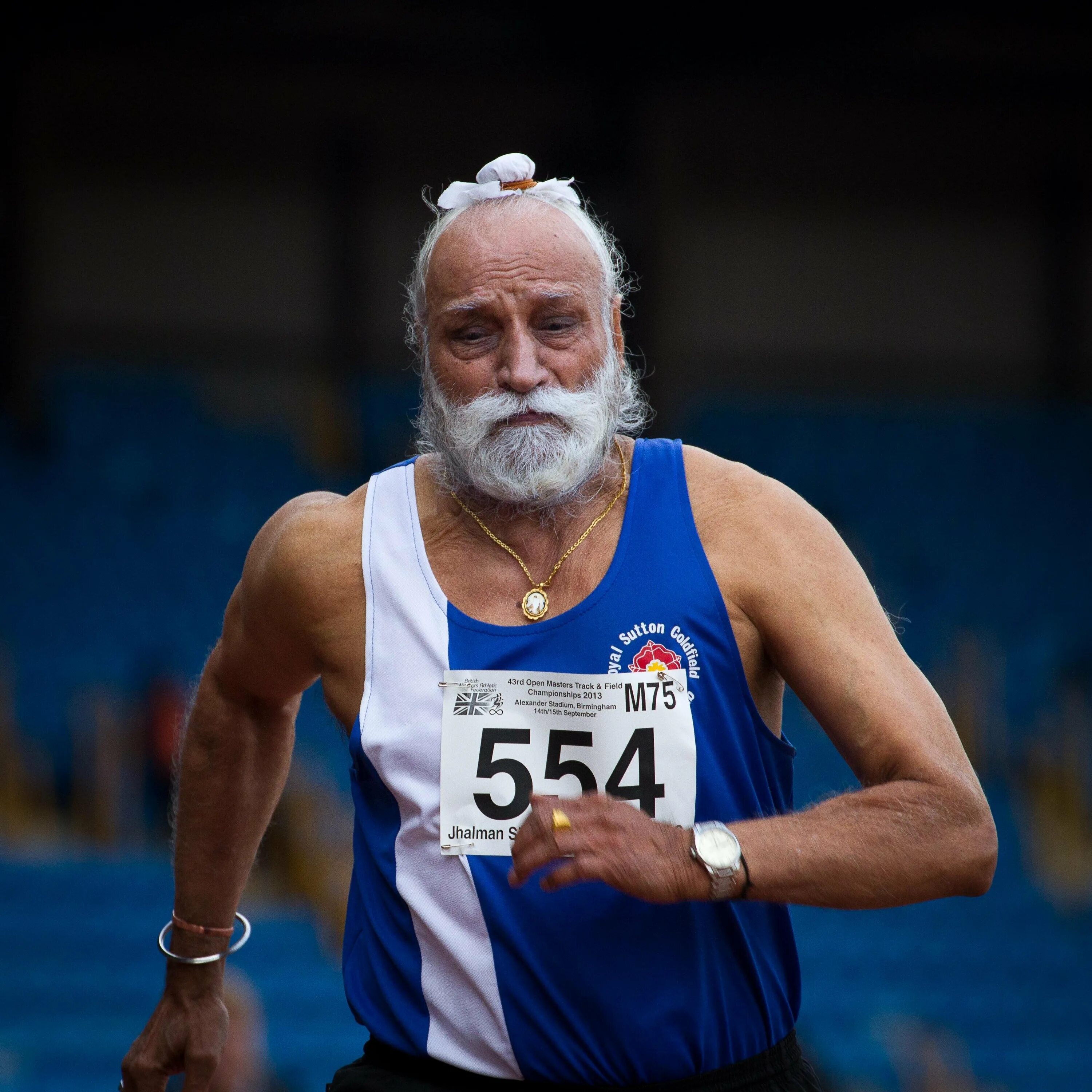 Спортсмены в 70 лет. Пенсионеры спортсмены. Пожилые спортсмены. Марафонцы старика. Спортивные старики.