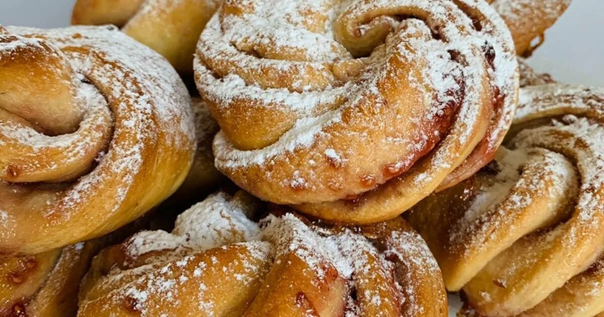 Булочки с джемом фото. Булочки с джемом. сладких булочки с джемом. булочки с джемом из дрожжевого теста. булочки с конфитюром из дрожжевого теста.