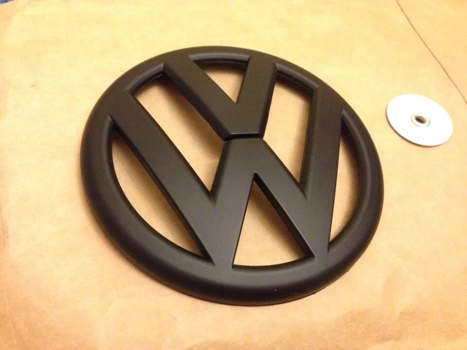 Vw гольф 4 задний значок. Шильдики volkswagen jetta 5. Шильдики volkswagen jetta 5. Volkswagen touareg значок. G35 шильдики фольксваген.