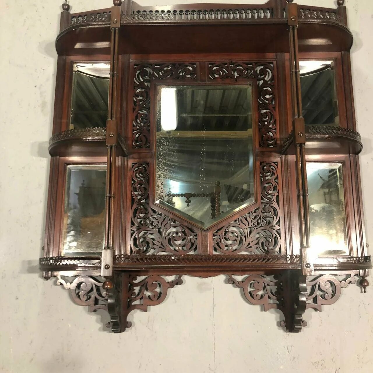 Старинная консоль из дерева. Полки 19 века. Полки с антиквариатом. Антикварные полки настенные. Деревянная полка старинная.