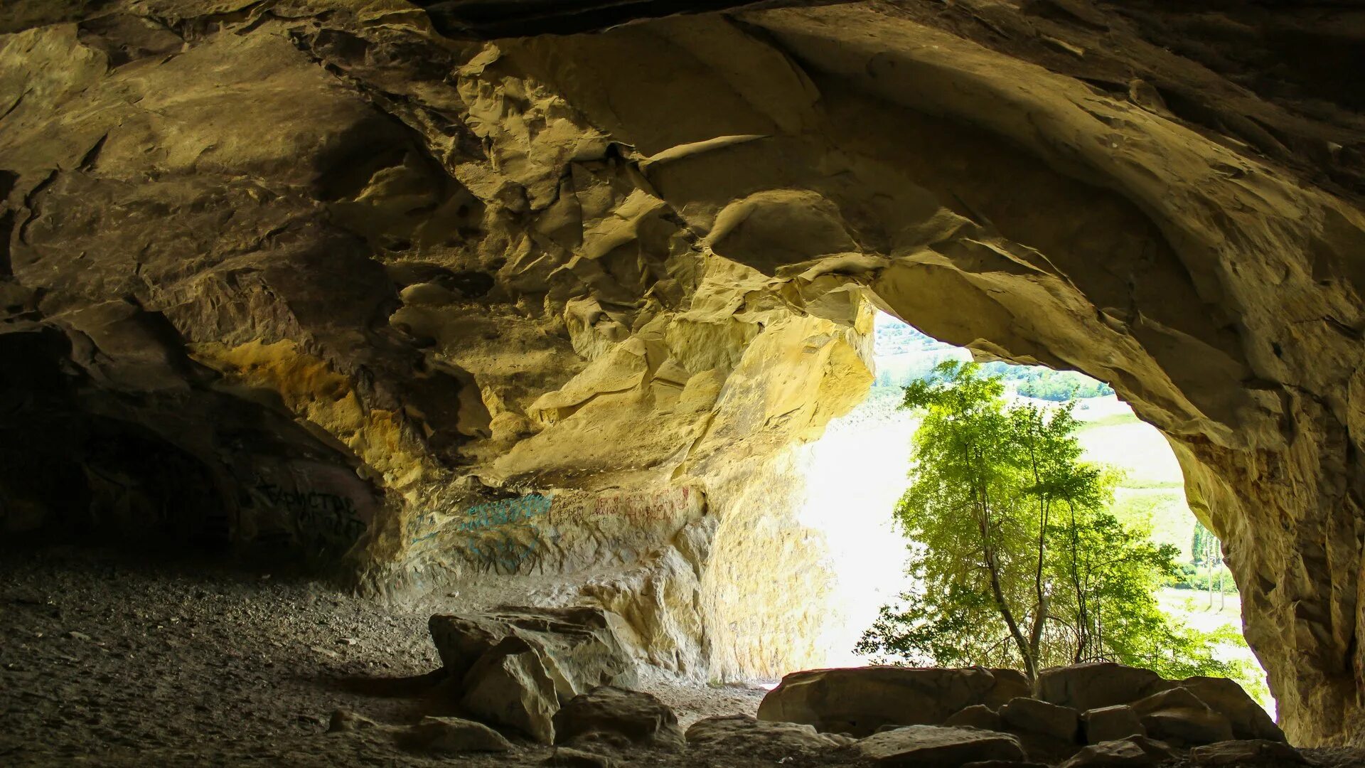Пещера темная губаха. Сухокаменская пещера. Подземные пещеры в крыму. Грот неглубокая пещера. Мариинская пещера пермский край.