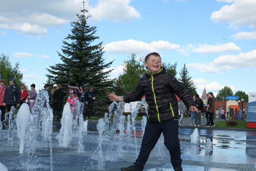 Фонтан в Губкине чудо юдо град. Парк фонтан Губкин. Губкин Лазарева фонтан. Новый парк в Губкине. Губкин говорит новости сегодня