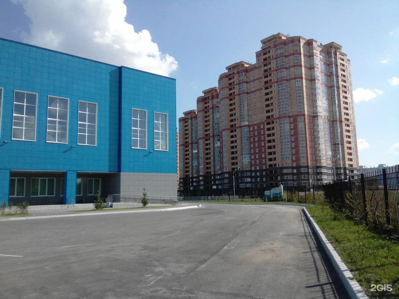 Фитнес родники новосибирск. Спортивный комплекс на Тюленина 27. Тюленина 27 Новосибирск бассейн. Фехтовальный центр Новосибирск Родники. Фехтовальный центр Новосибирск Родники бассейн.