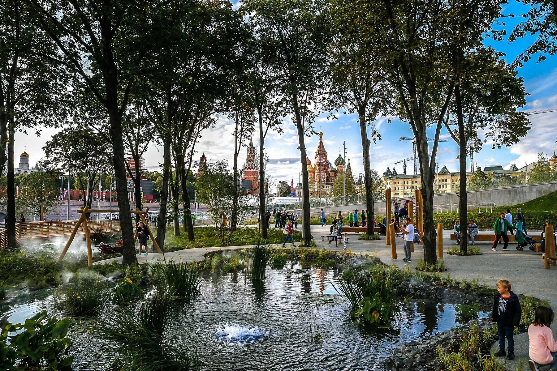 Где можно погулять в москве в марте. Парк Зарядье. Парк Зарядье (Москва, Россия). В Москве в парке Зарядье. Парк Загорье Москва.