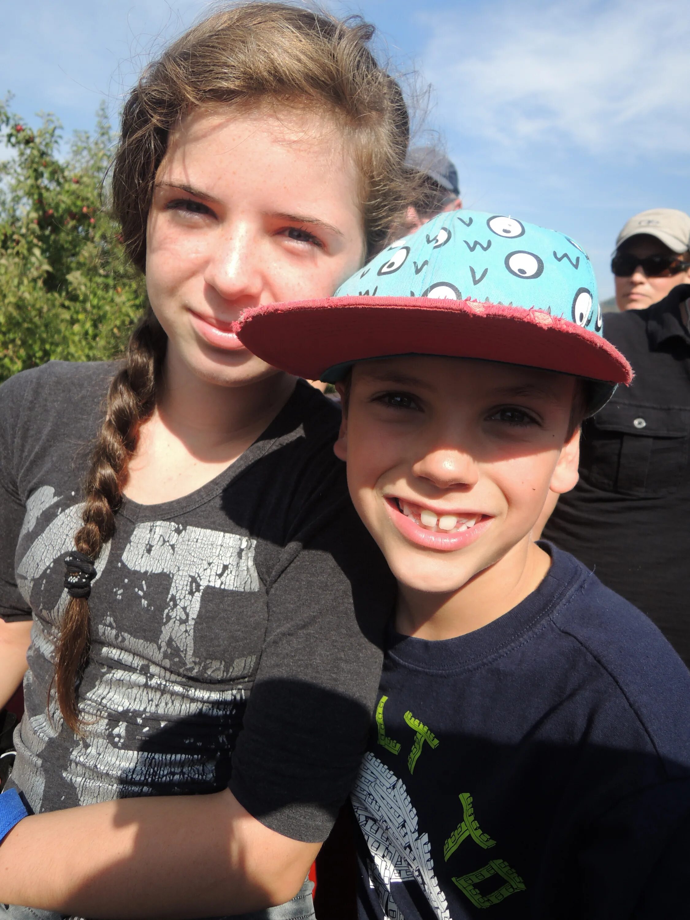 Мальчик гриша и девочка катя часто. Мальчик гриша и девочка катя которое из них подлежащее. Гриша любимый. Гриша игра. Гриша и катя.