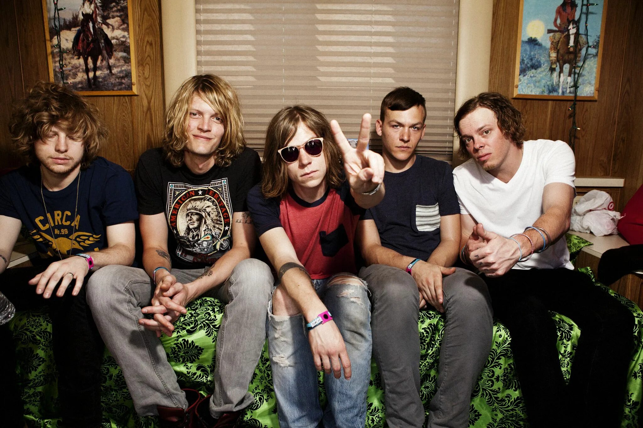 Cage the elephant come. Elephant группа. Элефант групп. Кейдж зе Элефант. Cage the Elephant обои.