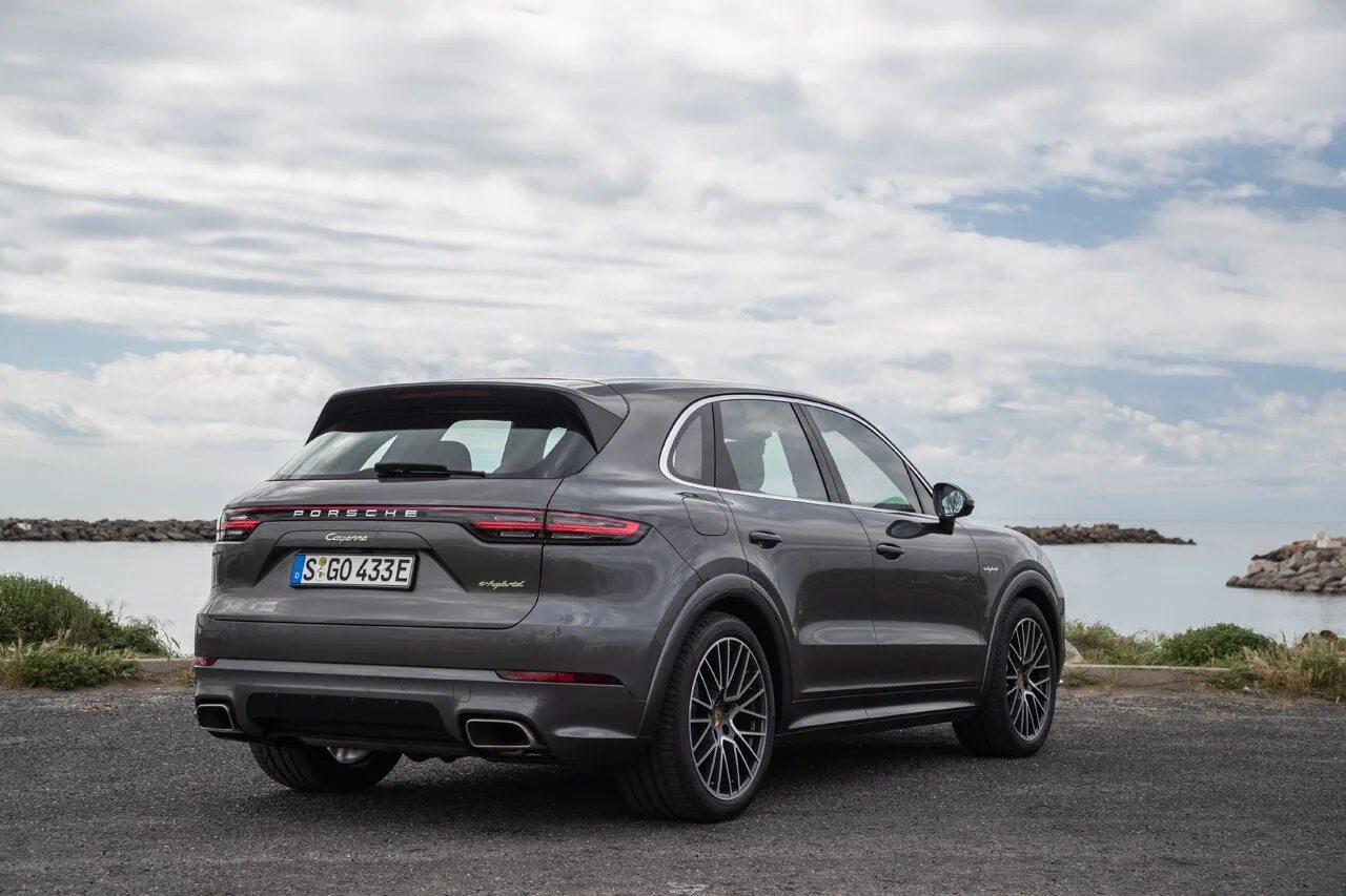 Порше Кайен 2018. Porsche Cayenne e-. Porsche Cayenne 2020 Grey металлик. Porsche Cayenne 2018 Grey. Порше кайен 2017