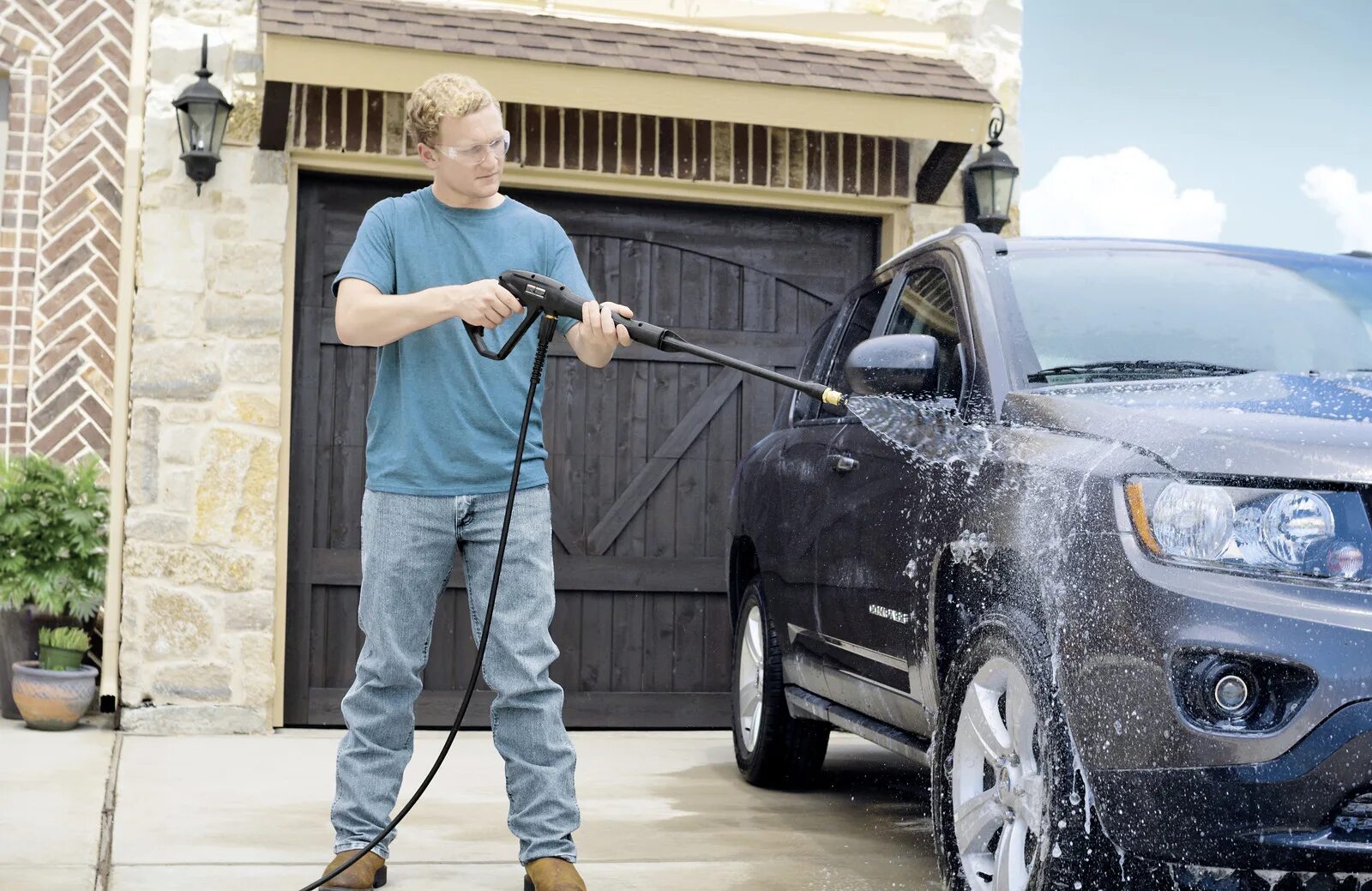 Karcher Pressure Washer. Мойка автомобильная Chameleon Pressure Washer 1750. Мойка Керхер для автомобиля. Мойка высокого давления реклама.