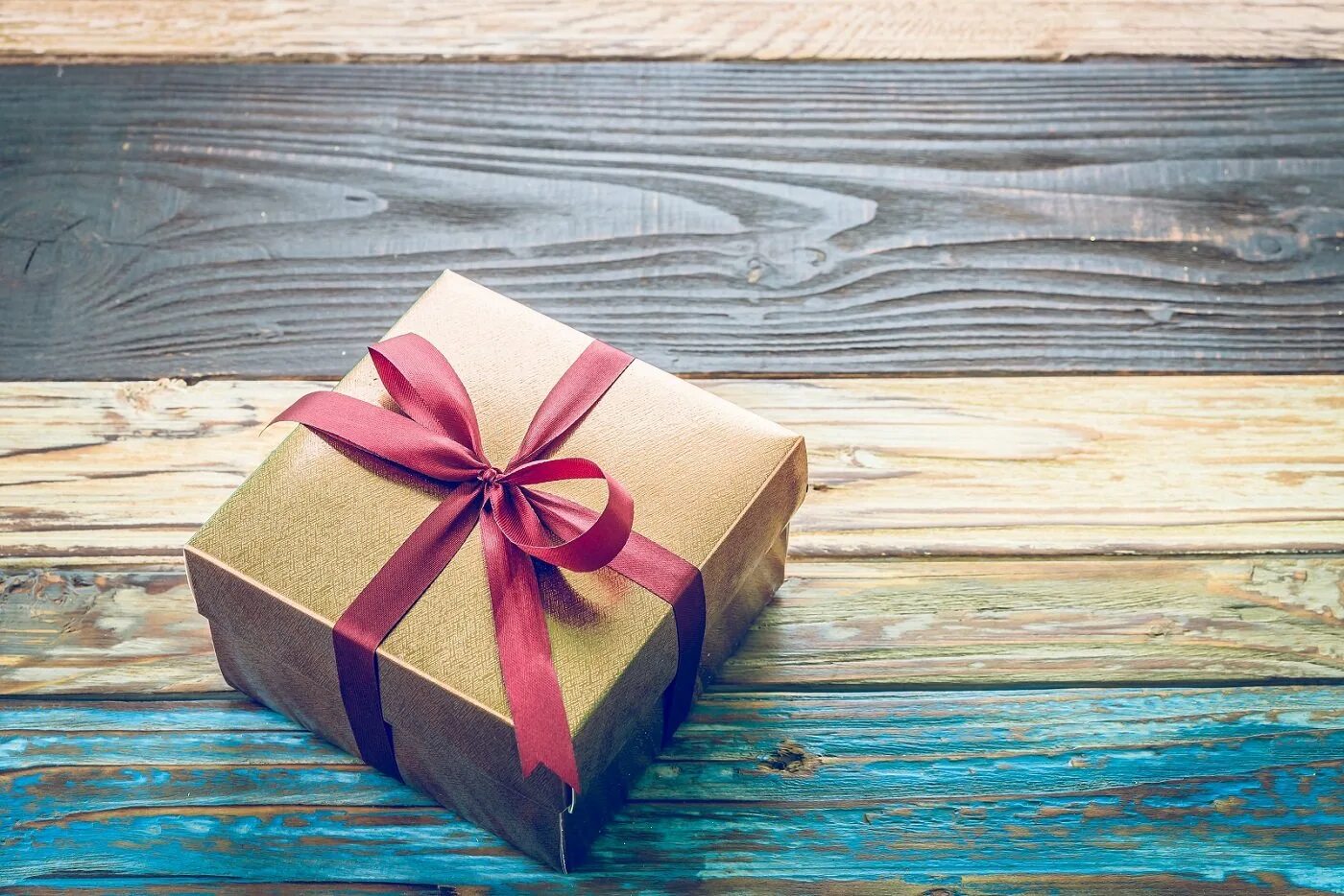Подарок без слов. Подарочная коробка. Коробка для подарка. Красивые коробки. Красивая подарочная коробка.