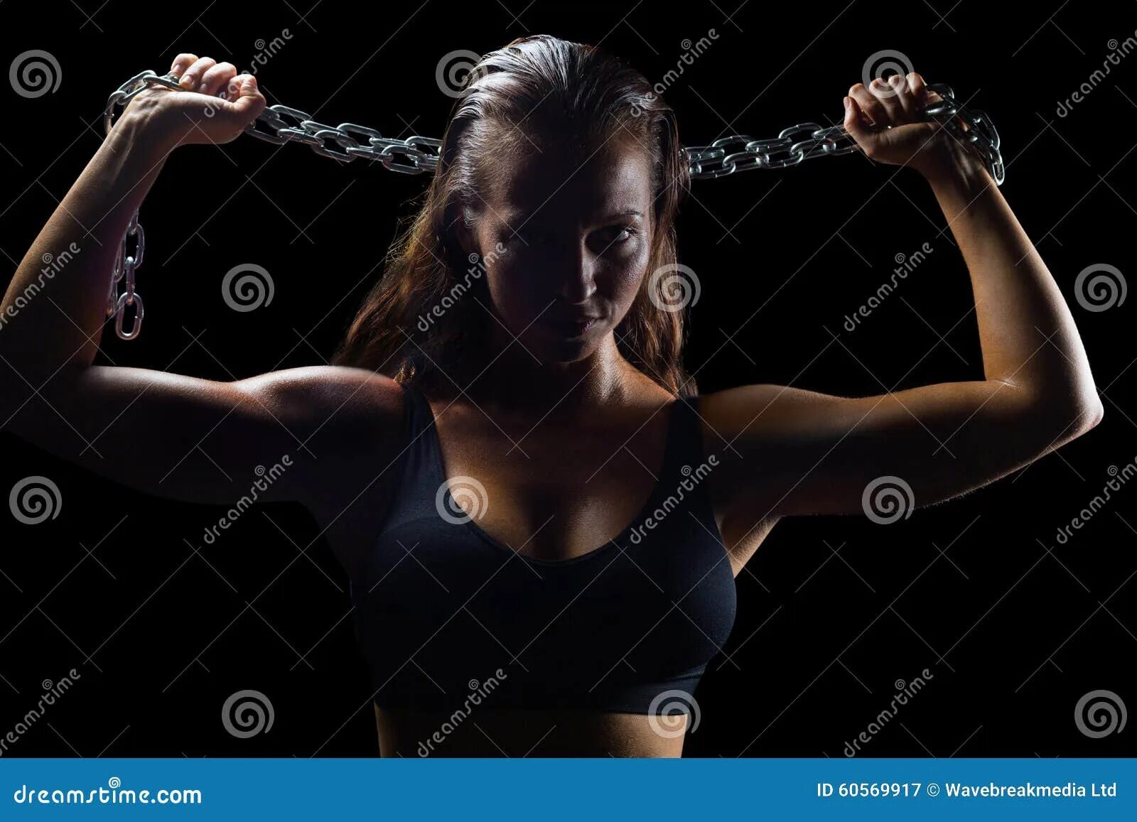 Девушка с цепью на шее. Девушки закованные в цепи. Девушка держит цепь. Мужчина на цепи у женщины. Девушка с цепью в руках.