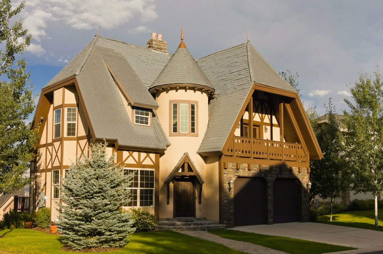 Как меньше бывать дома. Стиль Тюдор (Tudor Revival Cottage). Особняк Тюдор Готика архитектура. Стиль Нео Тюдор в архитектуре. Стиль Тюдор Tudor Revival Cottage Plan.