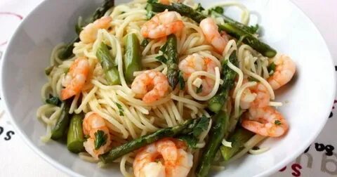 Паста с креветками и овощами