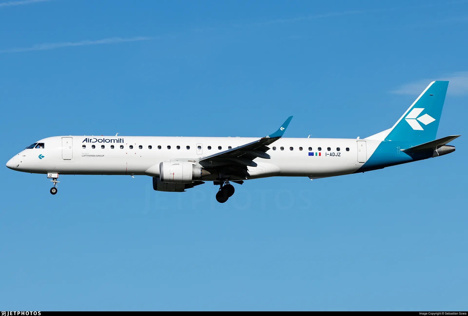 Embraer 190-200lr. Embraer самолет emb 190. Борт embraer 190. Adiru авиация. Revell embraer 190.