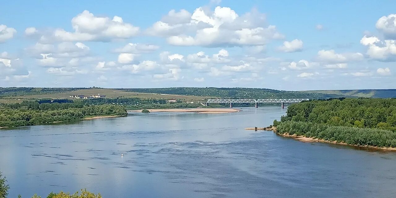 Уровень реки вятки в вятских полянах. Река Вятка Киров. Река Вятка Вятские Поляны. Вятские Поляны река. Город Киров река Вятка.