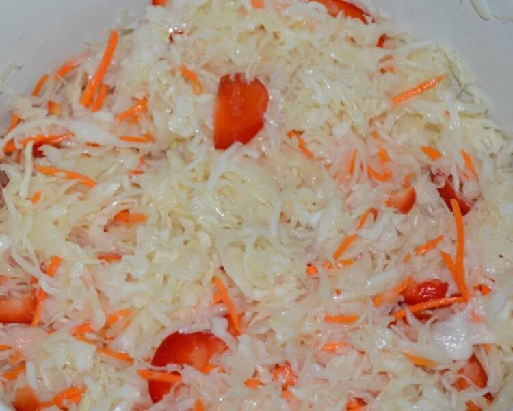 Капуста провансаль с перцем и морковью. Салатная капуста провансаль. капуста провансаль быстрого приготовления. капуста маринованная быстрого приготовления с морковью. закуска из капусты провансаль.