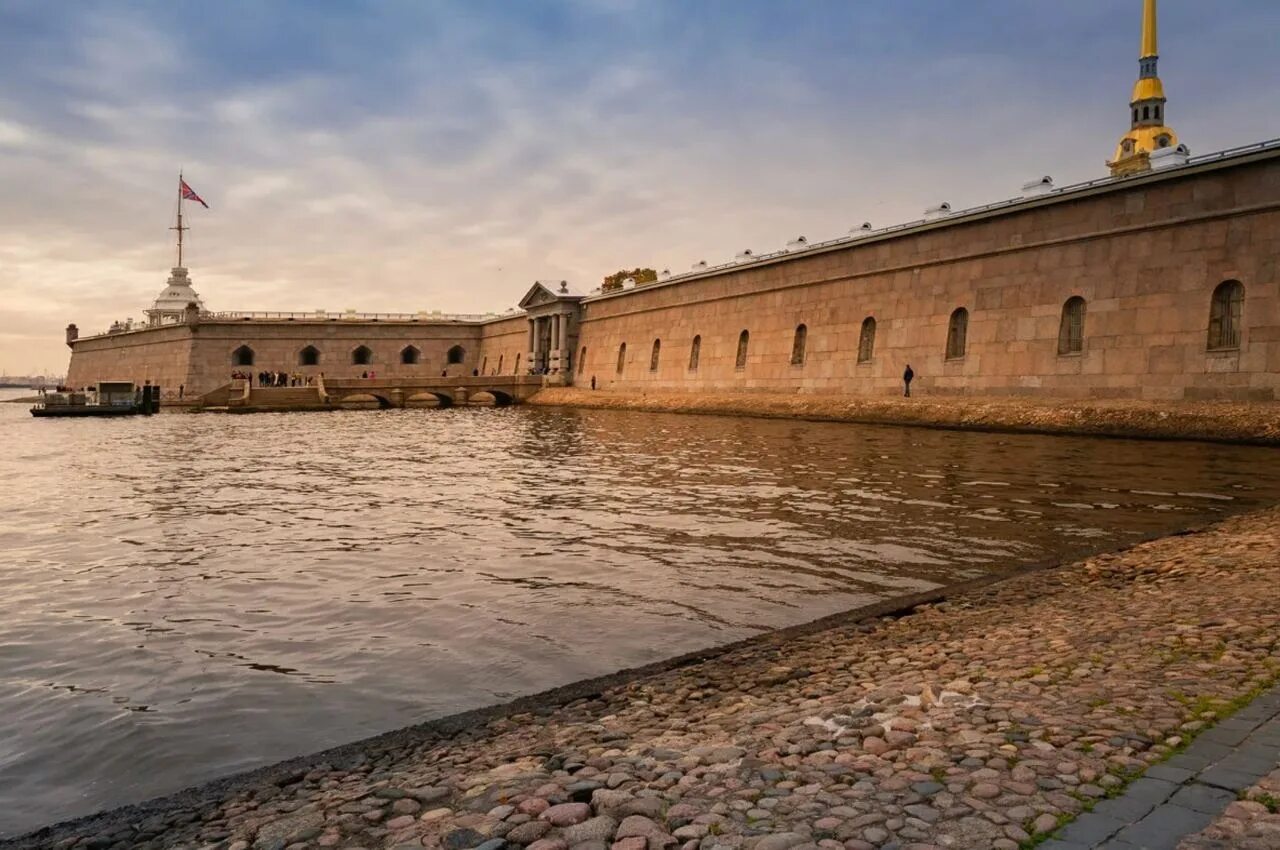 Крепость в санкт петербурге. Петропавловская крепость в санкт-петербурге. петропавловская крепость в санкт-петербурге фото. петровская крепость в санкт-петербурге. комплекс зданий петропавловская крепость.
