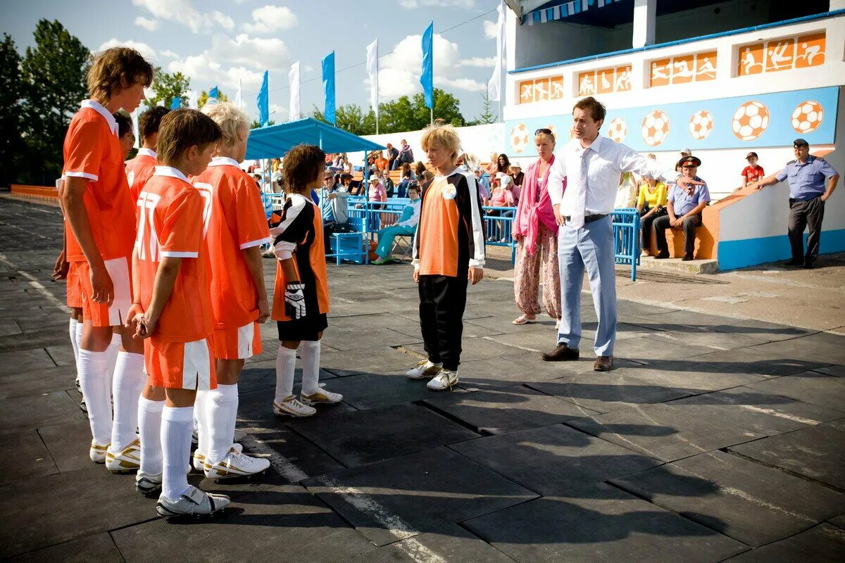 Милла йовович и хабенский. Выкрутасы 2010. Выкрутасы 2010. Выкрутасы фильм 2010. Выкрутасы 2010.