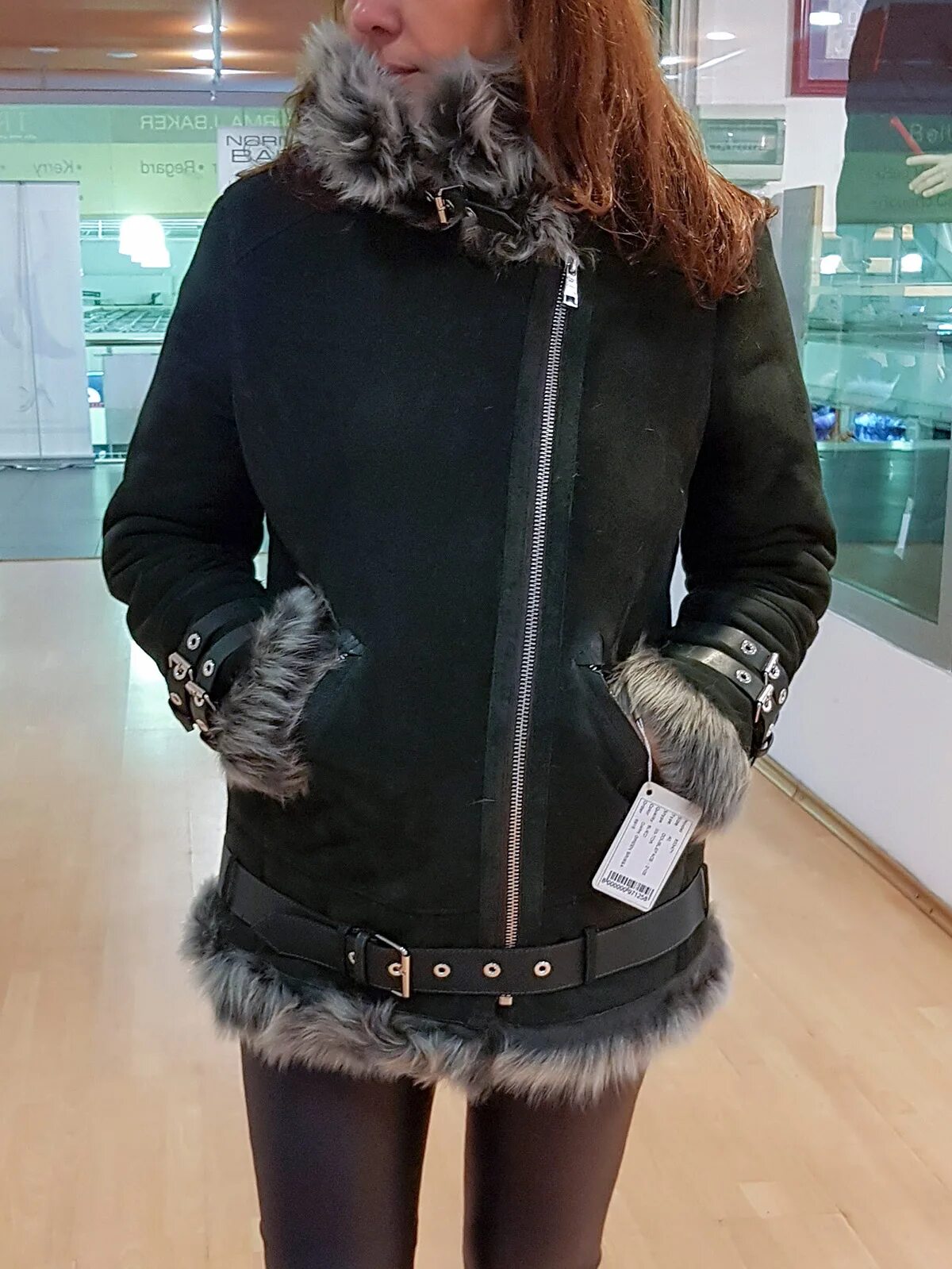 Дублёнка женская короткая черная. La reine blanche укороченная дубленка. Дубленка бежевая короткая. Авиатор дубленка золла. Дубленка короткая.