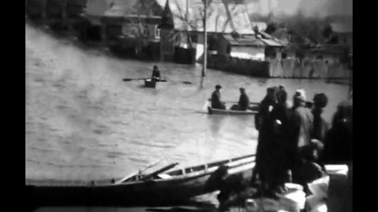 Оренбург разлив урала. Разлив Урала в Оренбурге 1957. Разлив Урала 1942. Оренбург наводнение 1942 года. Разлив в Оренбурге.