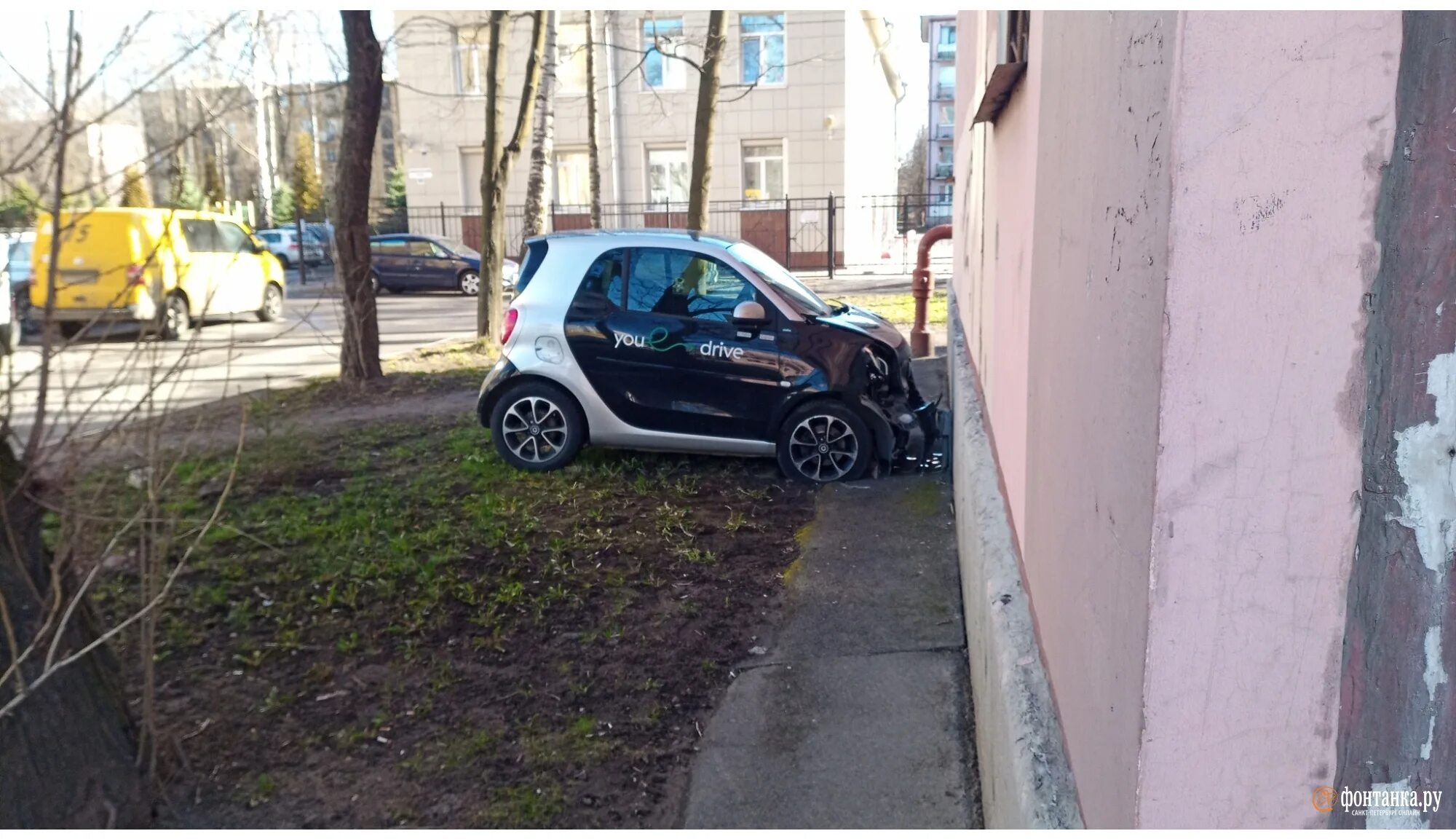 Парковка каршеринга на платных парковках спб. Каршеринг припарковался. Мемы про каршеринг. Каршеринг повезло. Каршеринг с фаркопом.