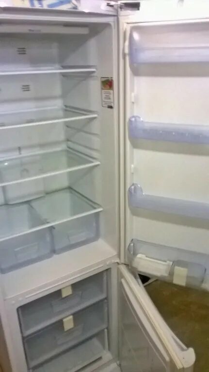 Холодильники 2 камерные ноу фрост. Холодильник Индезит no Frost двухкамерный. Индезит ноу Фрост 2 метра.