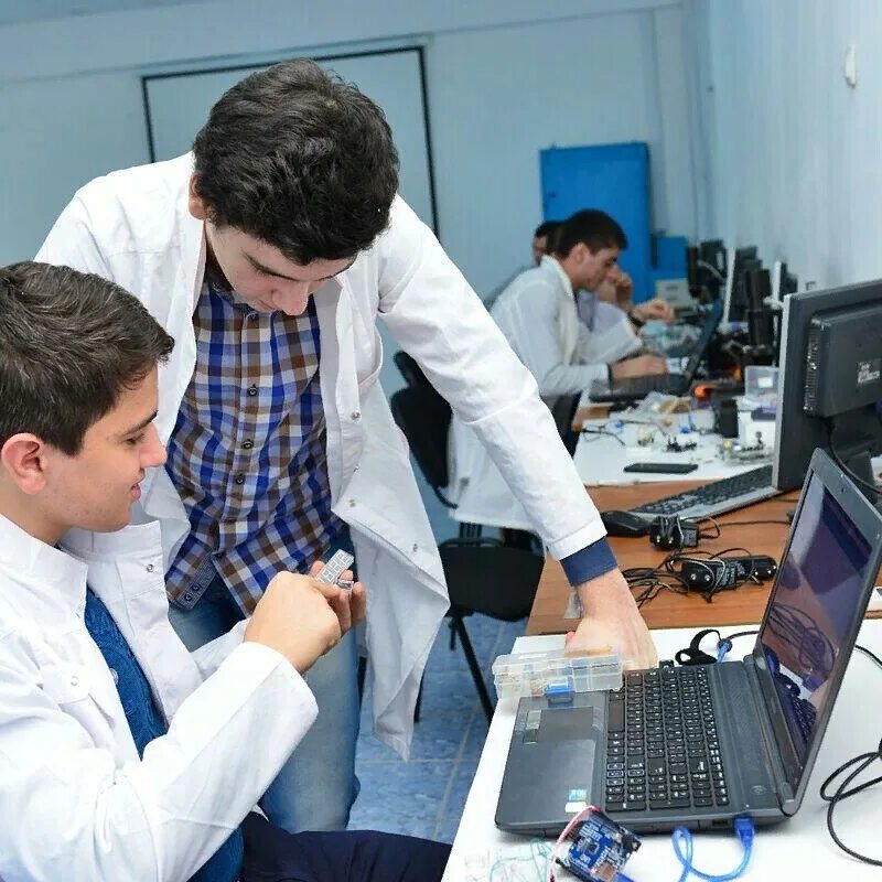 Мгту информатика и вычислительная техника. Студенты в лаборатории. дгту прикладная информатика. факультет информатика и вычислительная техника дгту. лаборатория дгту.