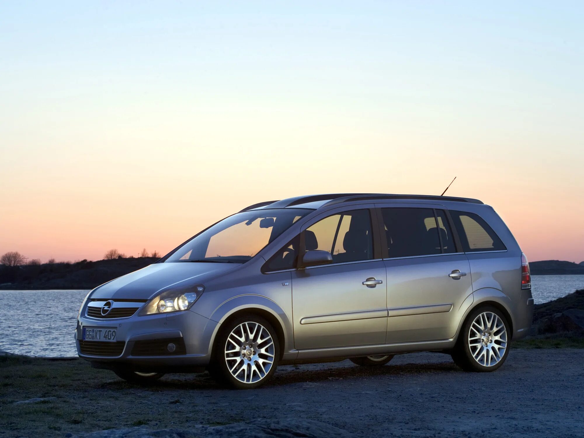 Опель зафира б 2. Опель Зафира 2. Opel Zafira b 2005. Опель Зафира турбо 2.0. Opel Zafira 2.2.