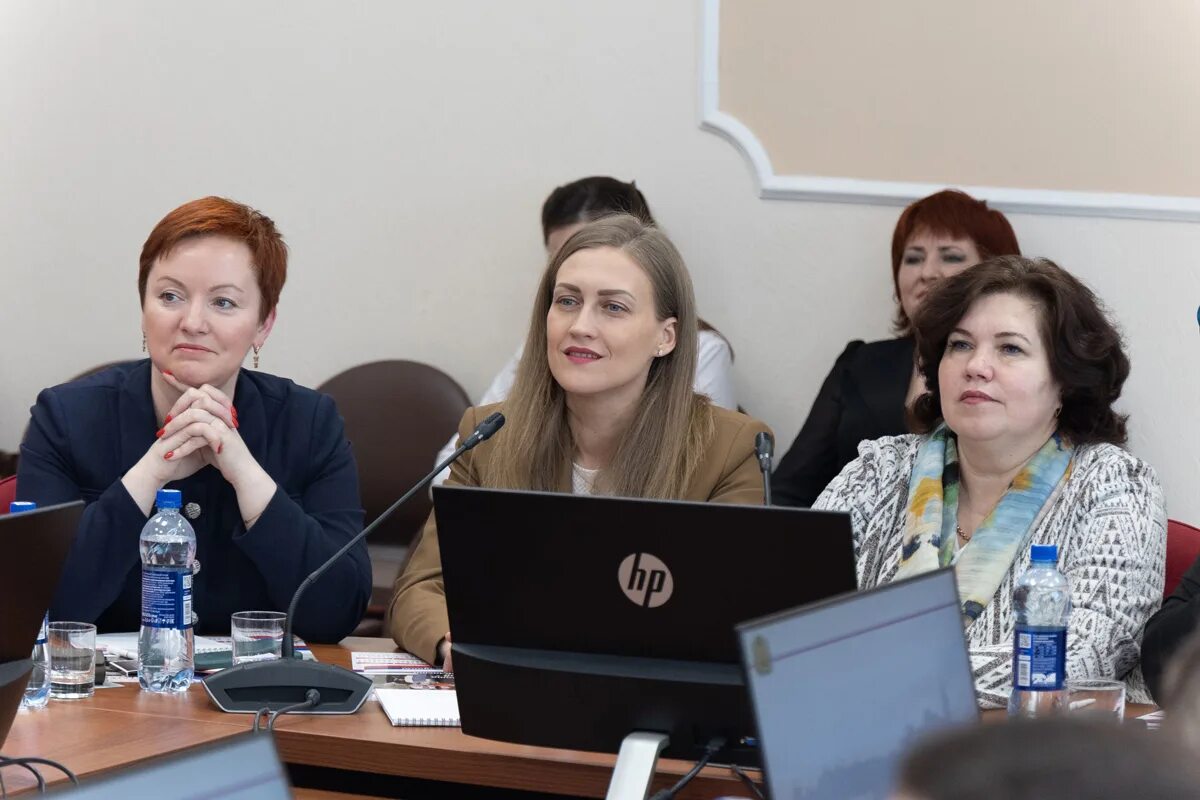 Вакансии женщинам в приморском районе. Вакансии женщинам в приморском районе. Вакансии женщинам в приморском районе. Вакансии женщинам в приморском районе. Собирает вещи для мобилизованных.