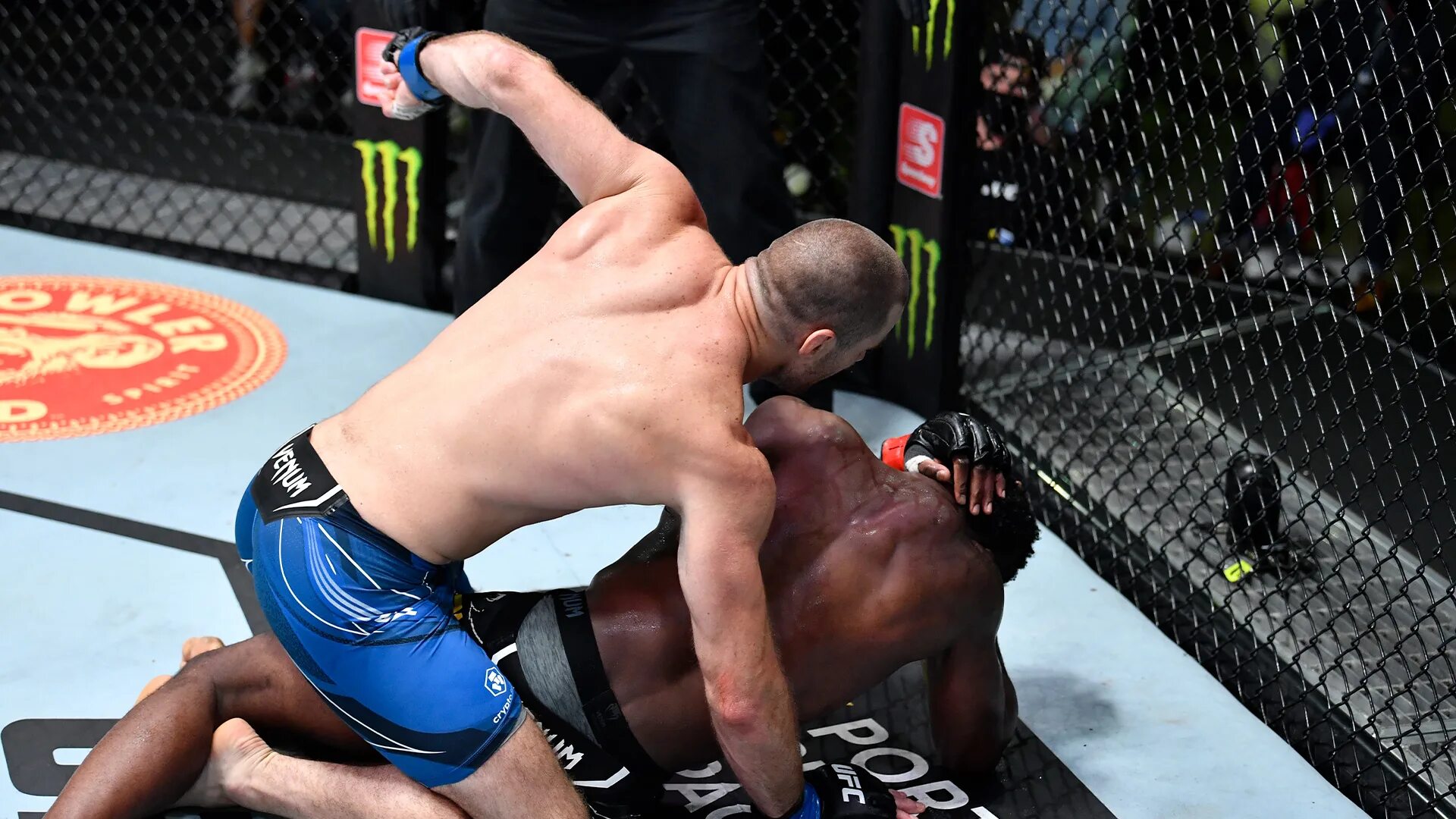 Алекс перейра стрикленд. Алекс перейра стрикленд. Алекс перейра стрикленд. Шон стриклэнд. Адесанья перейра.