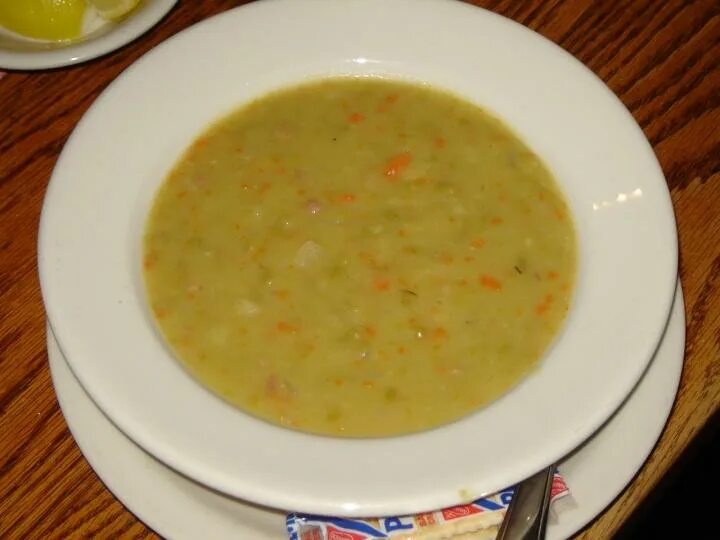 Суп картинка. Суп в детском саду. 3 клоны в супе. Суп в кастрюле. 3 клоны в супе.