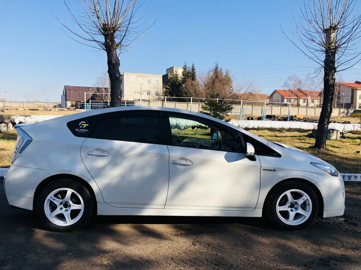 Диски prius. Toyota prius 30. toyota prius 30 белый. toyota prius r16. тойота приус 30 кузов белый.