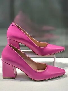 Траннилер қолдарымен мастурбация жасайды