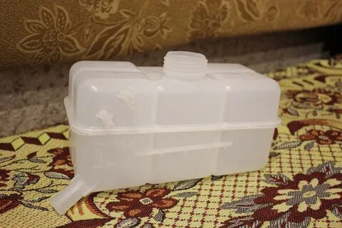 Расширительный бачок с крышкой